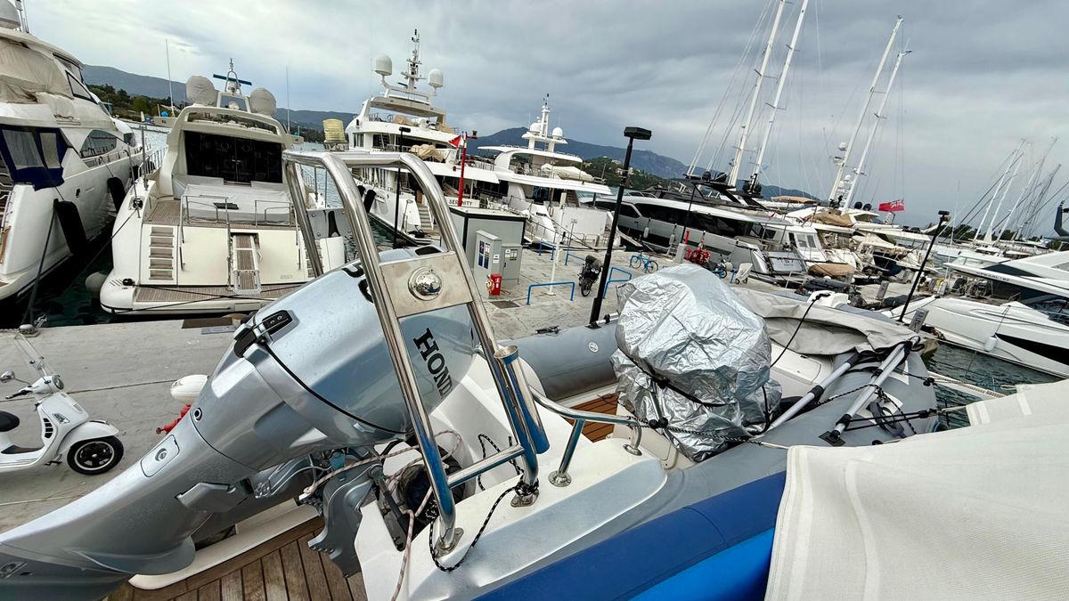 2010 Majesty 66 