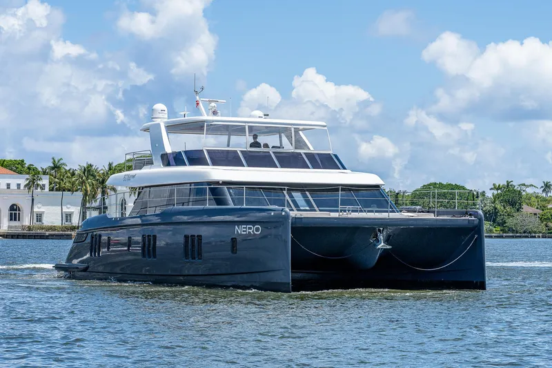 Nero Yacht Photos Pics Sunreef 60 NERO- Profile