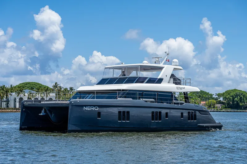 Nero Yacht Photos Pics Sunreef 60 NERO- Profile