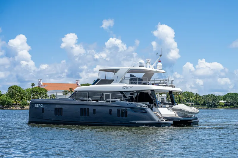 Nero Yacht Photos Pics Sunreef 60 NERO- Profile