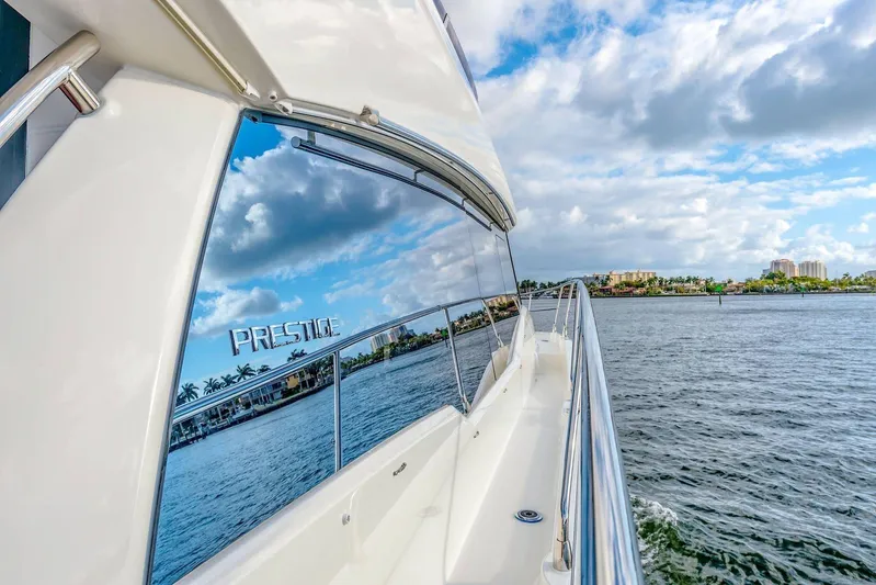  Yacht Photos Pics Prestige 460 Fly yacht cruising on a sunny day, showcasing sleek design and luxury.