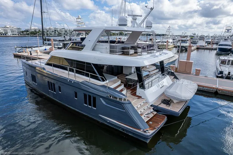 Nero Yacht Photos Pics Sunreef 60 NERO- Profile