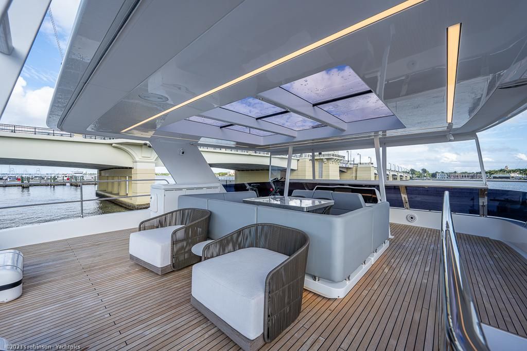 2022 Sunreef 60 