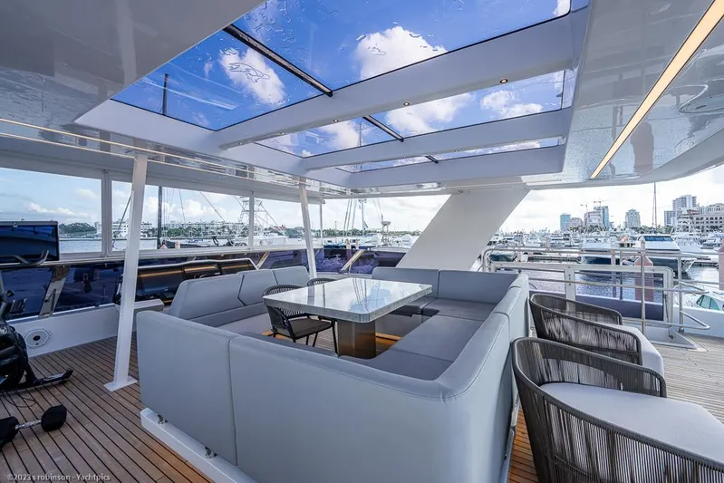 Nero Yacht Photos Pics Sunreef 60 NERO- Flybridge