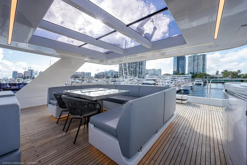 Nero Yacht Photos Pics Sunreef 60 NERO- Flybridge