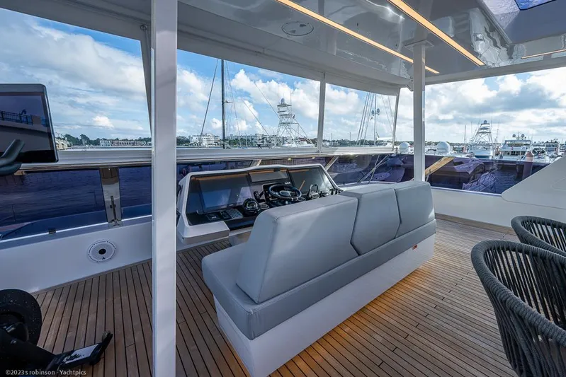 Nero Yacht Photos Pics Sunreef 60 NERO- Flybridge