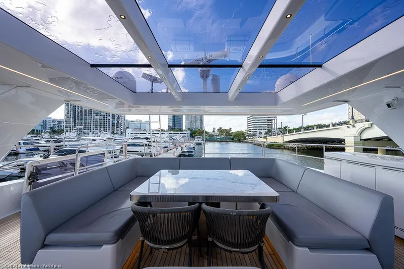 Nero Yacht Photos Pics Sunreef 60 NERO- Dinnette