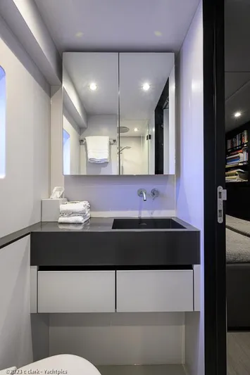 Nero Yacht Photos Pics Sunreef 60 NERO- Head