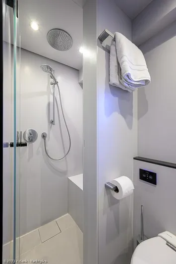 Nero Yacht Photos Pics Sunreef 60 NERO- Head