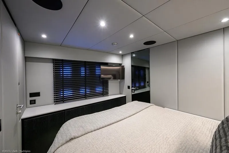 Nero Yacht Photos Pics Sunreef 60 NERO- Forward Port Guest Cabin