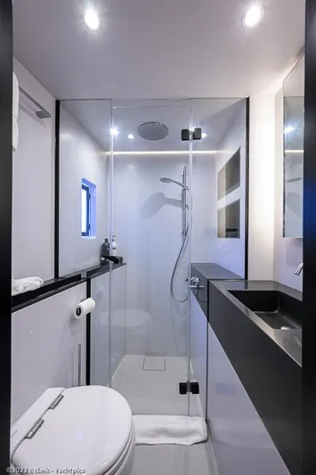 Nero Yacht Photos Pics Sunreef 60 NERO- Head