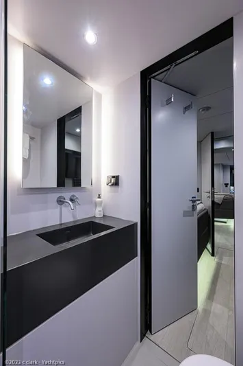 Nero Yacht Photos Pics Sunreef 60 NERO- Head