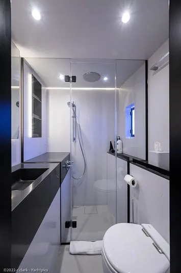 Nero Yacht Photos Pics Sunreef 60 NERO- Head