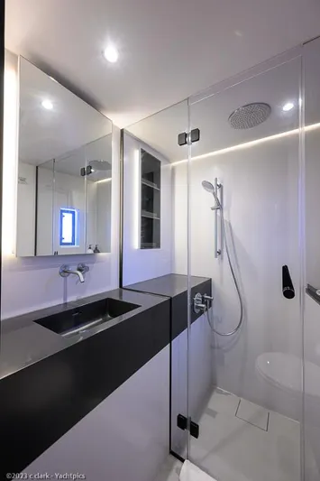 Nero Yacht Photos Pics Sunreef 60 NERO- Head