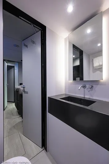 Nero Yacht Photos Pics Sunreef 60 NERO- Head