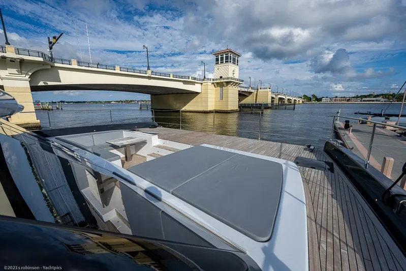 Nero Yacht Photos Pics Sunreef 60 NERO- Bow