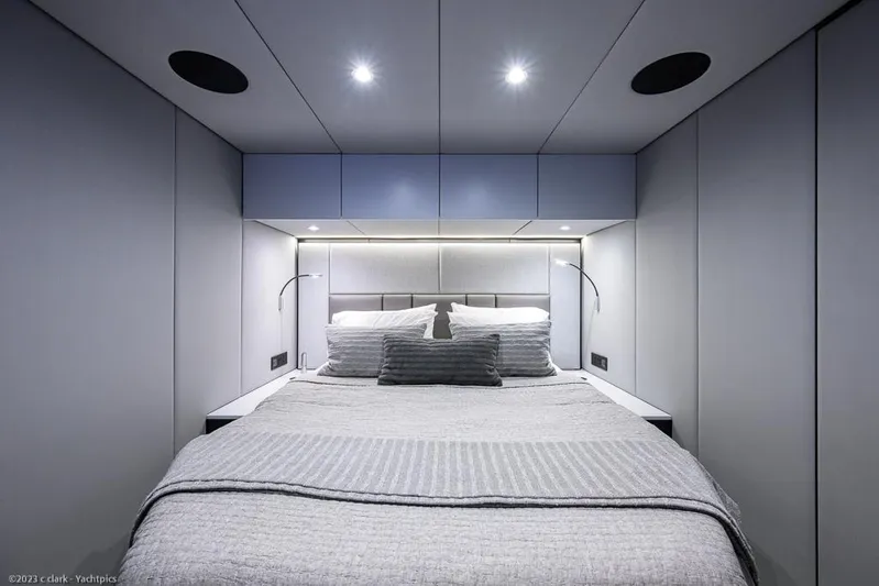 Nero Yacht Photos Pics Sunreef 60 NERO- Mid Starboard Guest Cabin