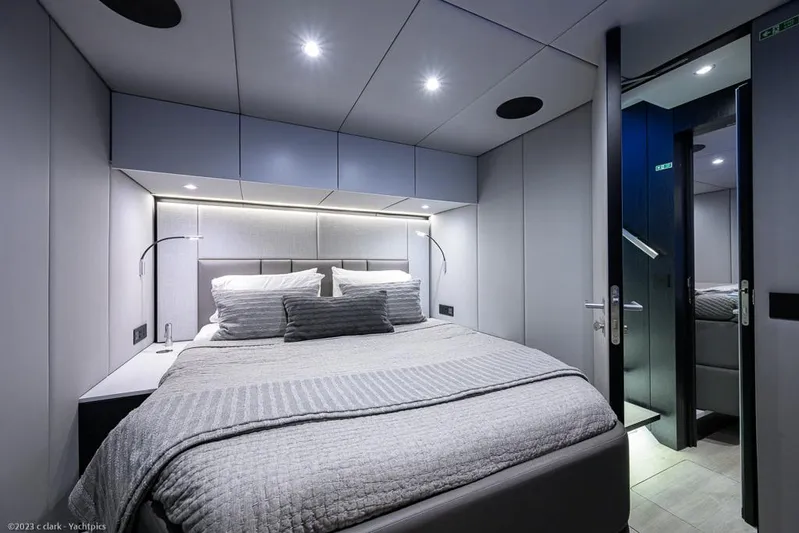 Nero Yacht Photos Pics Sunreef 60 NERO- Mid Starboard Guest Cabin