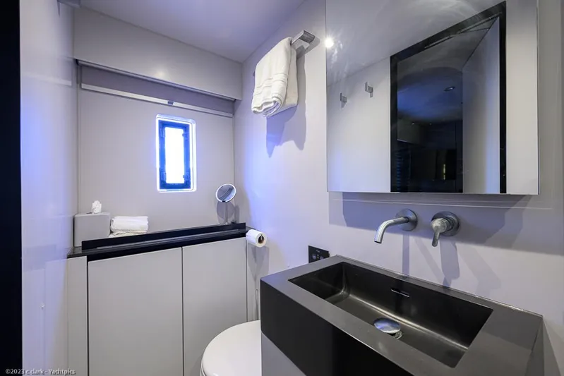 Nero Yacht Photos Pics Sunreef 60 NERO- Head