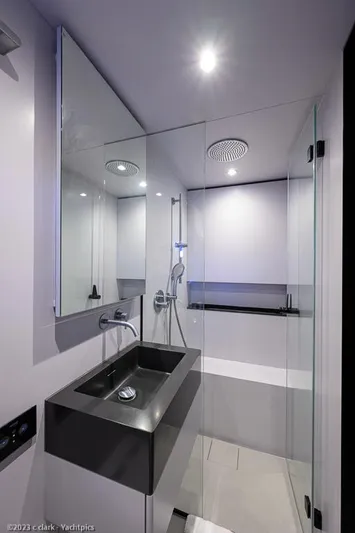 Nero Yacht Photos Pics Sunreef 60 NERO- Head