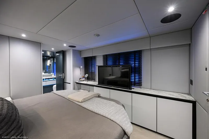 Nero Yacht Photos Pics Sunreef 60 NERO- Port Master Cabin