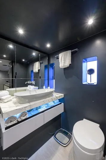 Nero Yacht Photos Pics Sunreef 60 NERO- Port Master Cabin Head