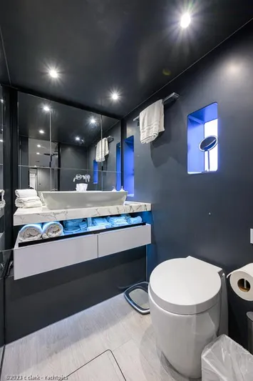 Nero Yacht Photos Pics Sunreef 60 NERO- Port Master Cabin Head