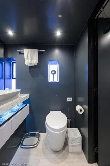 Nero Yacht Photos Pics Sunreef 60 NERO- Port Master Cabin Head