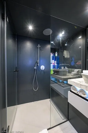 Nero Yacht Photos Pics Sunreef 60 NERO- Port Master Cabin Head