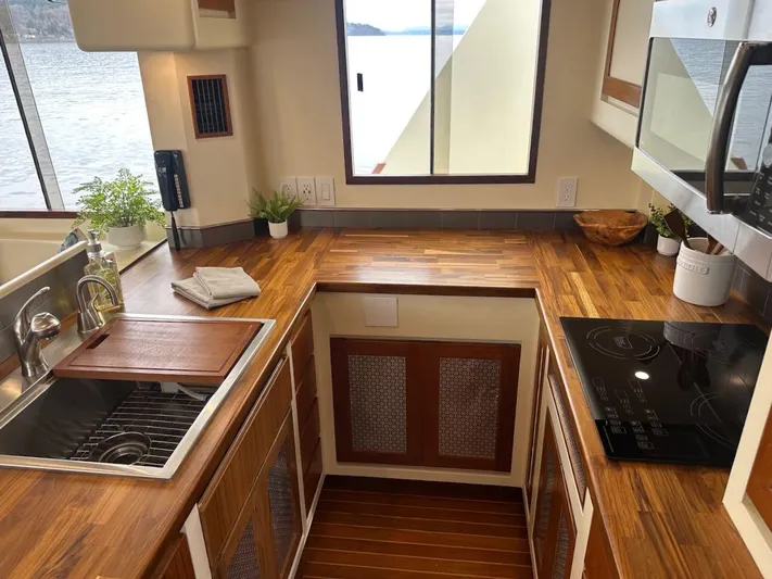 Gooso Yacht Photos Pics 