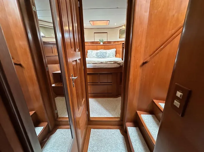 Gooso Yacht Photos Pics 