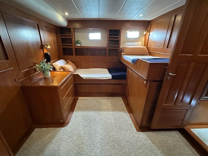 Gooso Yacht Photos Pics 