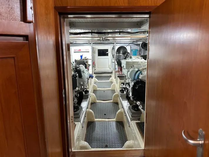 Gooso Yacht Photos Pics 