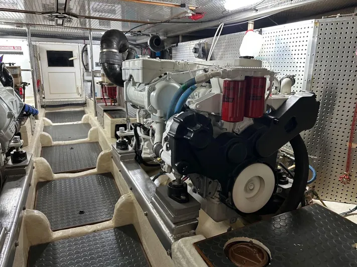 Gooso Yacht Photos Pics 