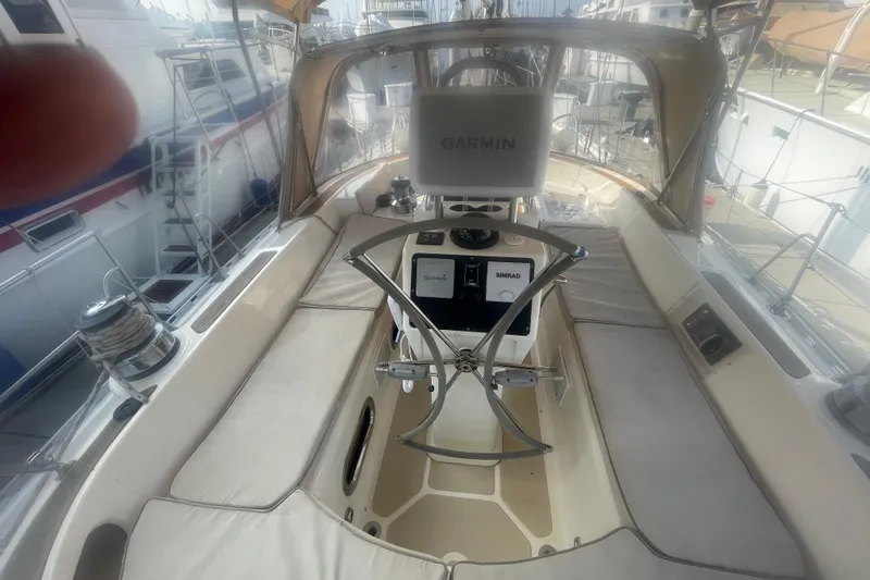 Peetee Hana Yacht Photos Pics 2008 Caliber center cockpit cutter with Garmin navigation, featuring spacious seating and modern controls.