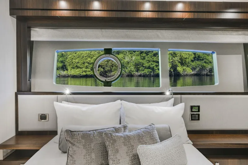  Yacht Photos Pics 2025 Sunseeker 95 Yacht - Image 51