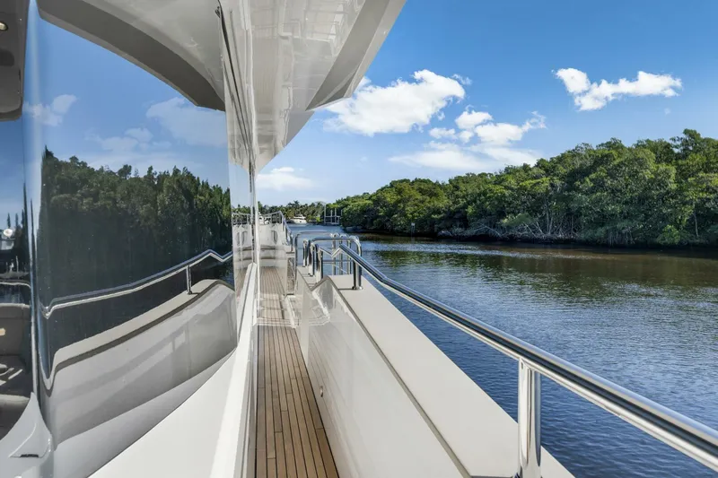  Yacht Photos Pics 2025 Sunseeker 95 Yacht - Image 72