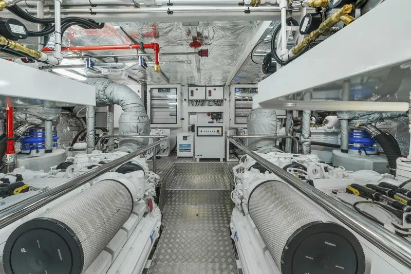  Yacht Photos Pics 2025 Sunseeker 95 Yacht - Image 86