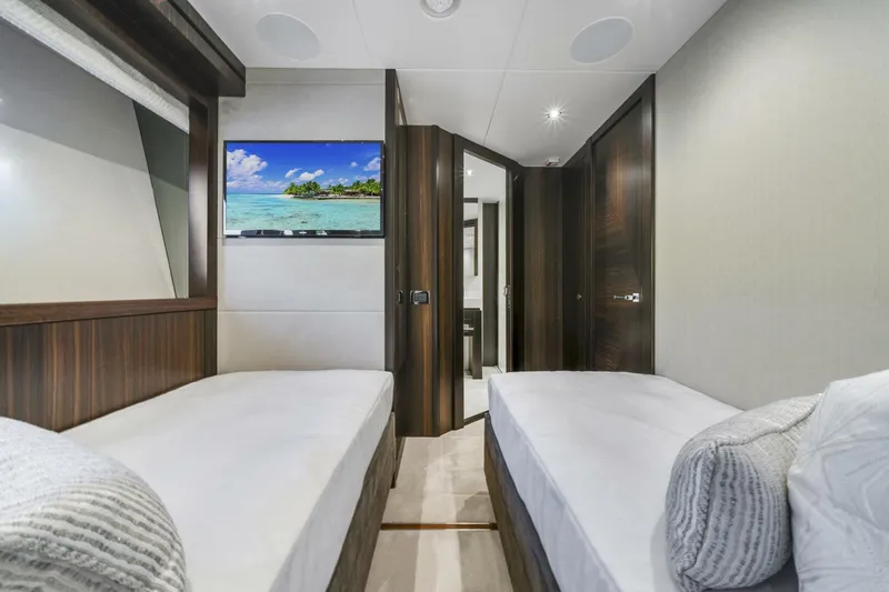  Yacht Photos Pics 2025 Sunseeker 95 Yacht - Image 57