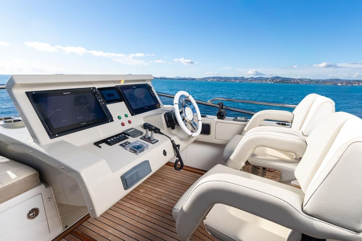 2016 Azimut 66 