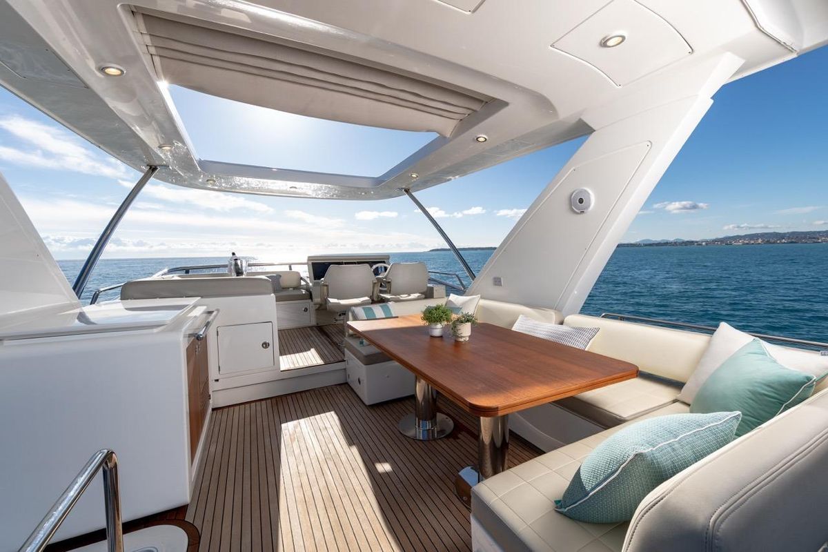 2016 Azimut 66 