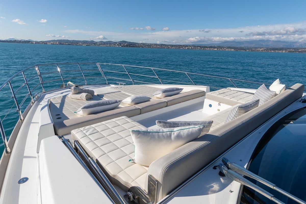 2016 Azimut 66 