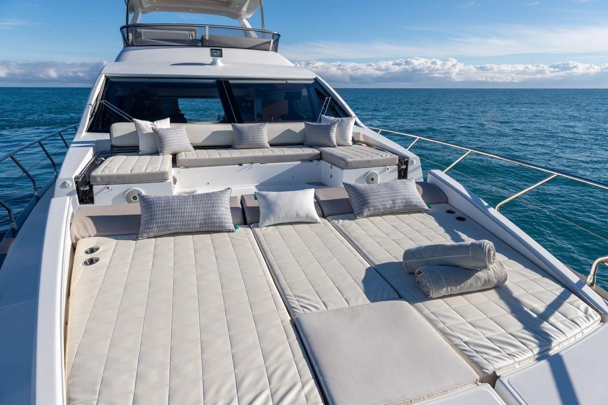 2016 Azimut 66 