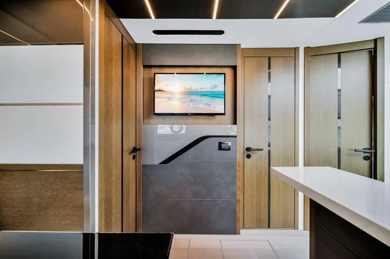  Yacht Photos Pics 2022 Sunseeker Predator 74 - Image 47