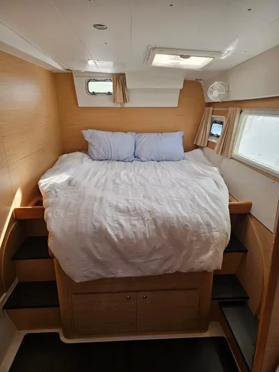 Moondance Yacht Photos Pics Interior of 2008 Lagoon 420 yacht with cozy bed and natural light.