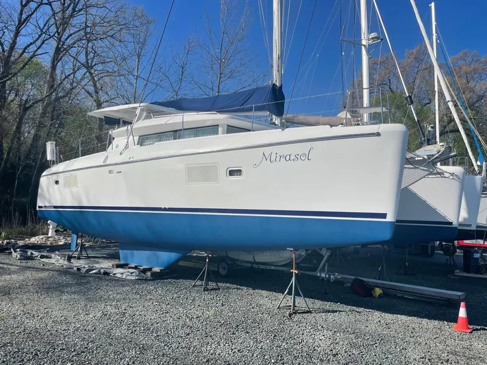 Moondance Yacht Photos Pics 