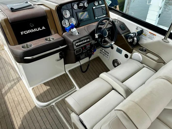 30 Yards Yacht Photos Pics 