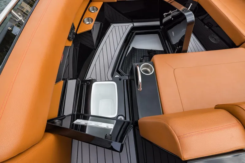 Sasea Sandy Yacht Photos Pics 2020 Cruisers Yachts 338 South Beach Edition - Image 30