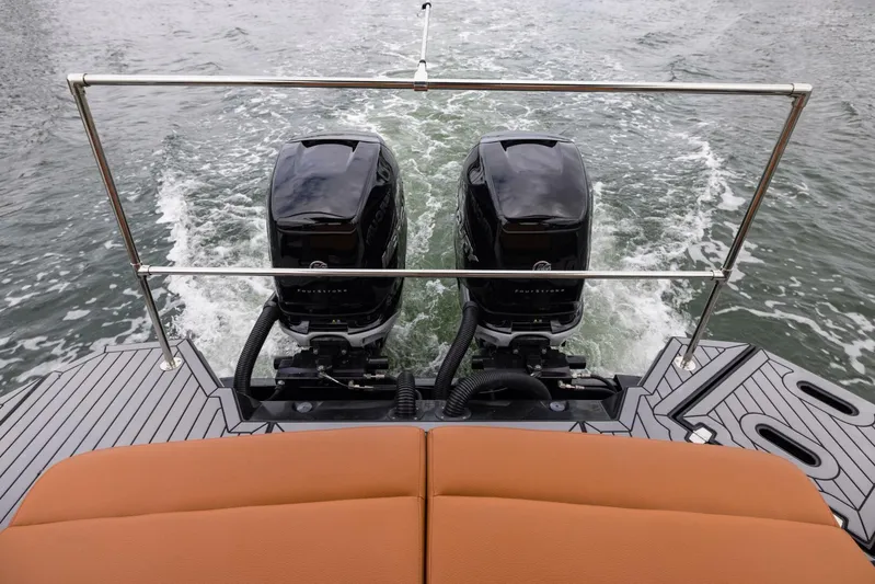 Sasea Sandy Yacht Photos Pics 2020 Cruisers Yachts 338 South Beach Edition - Image 9