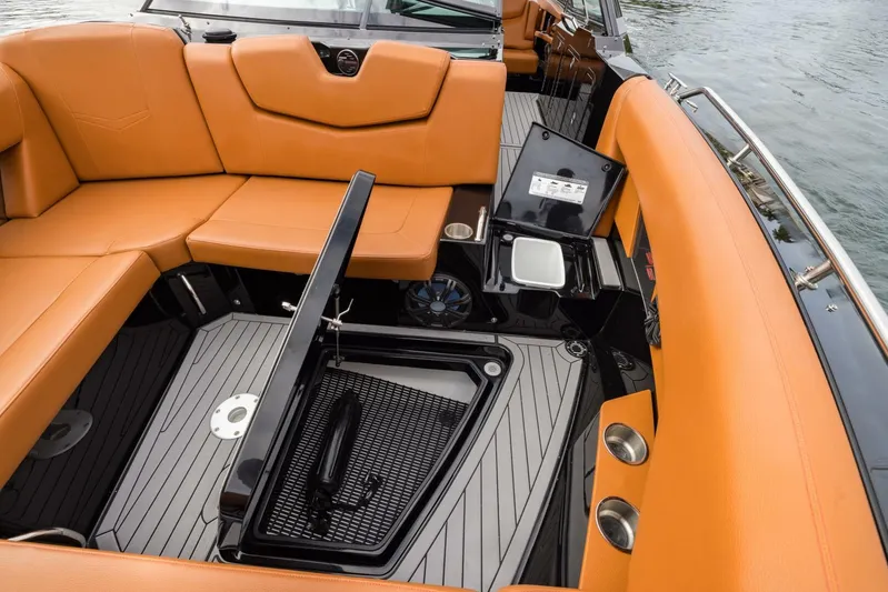 Sasea Sandy Yacht Photos Pics 2020 Cruisers Yachts 338 South Beach Edition - Image 14